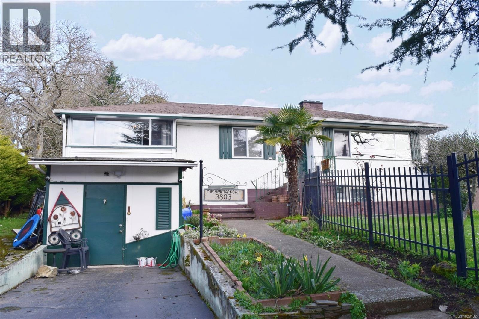 3803 Merriman Dr, Saanich, British Columbia