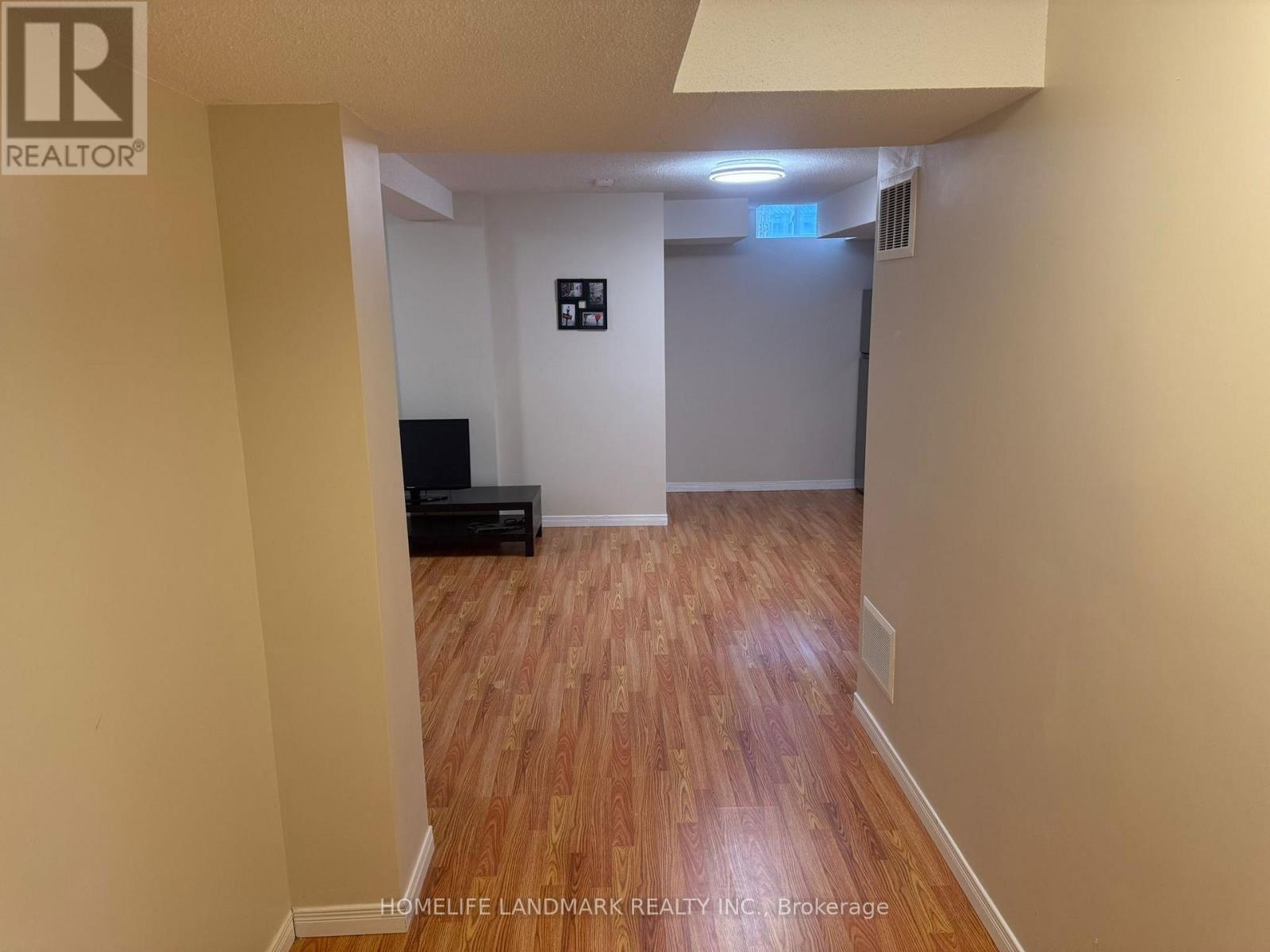 33 Silver Linden Drive, Richmond Hill, Ontario  L4B 3S8 - Photo 5 - N12889808