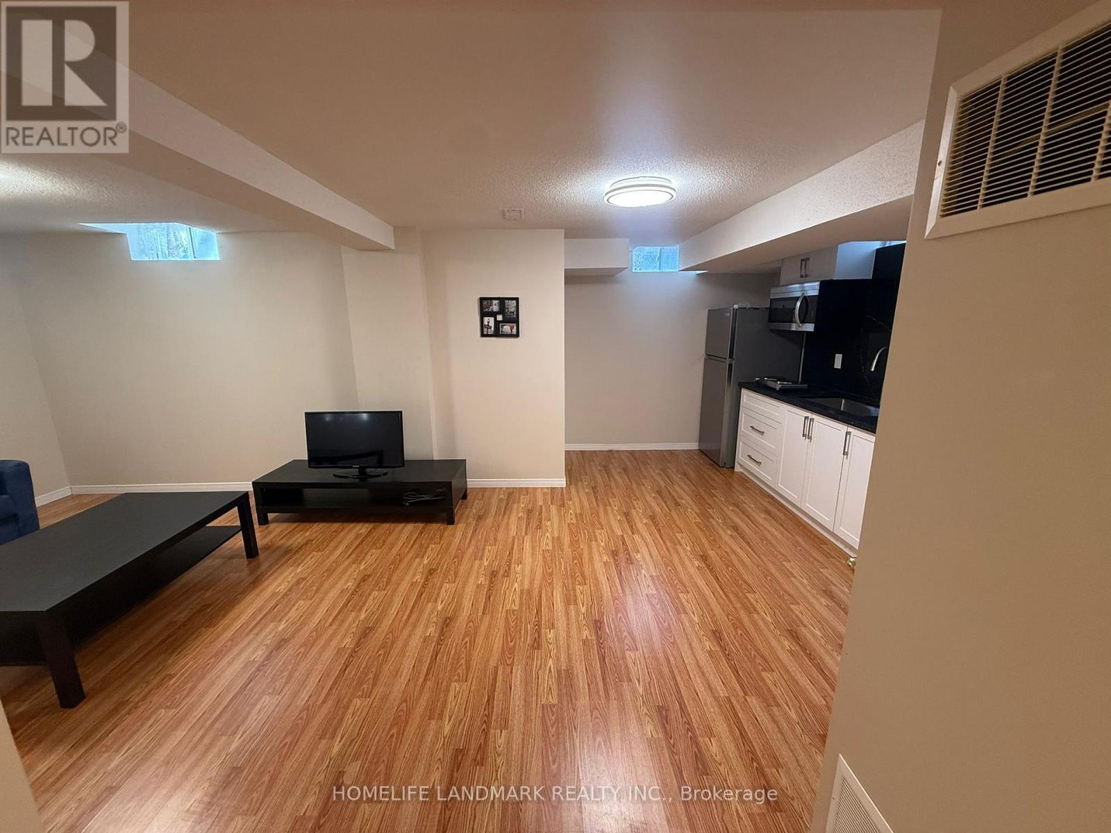 33 Silver Linden Drive, Richmond Hill, Ontario  L4B 3S8 - Photo 8 - N12889808