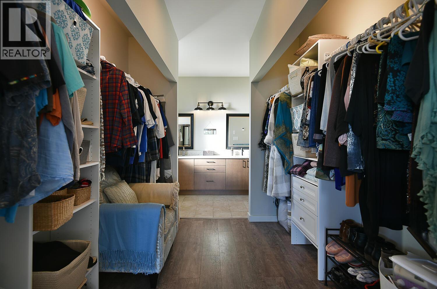 659 Gibsons Way, Gibsons, British Columbia  V0N 1V9 - Photo 16 - R3082223