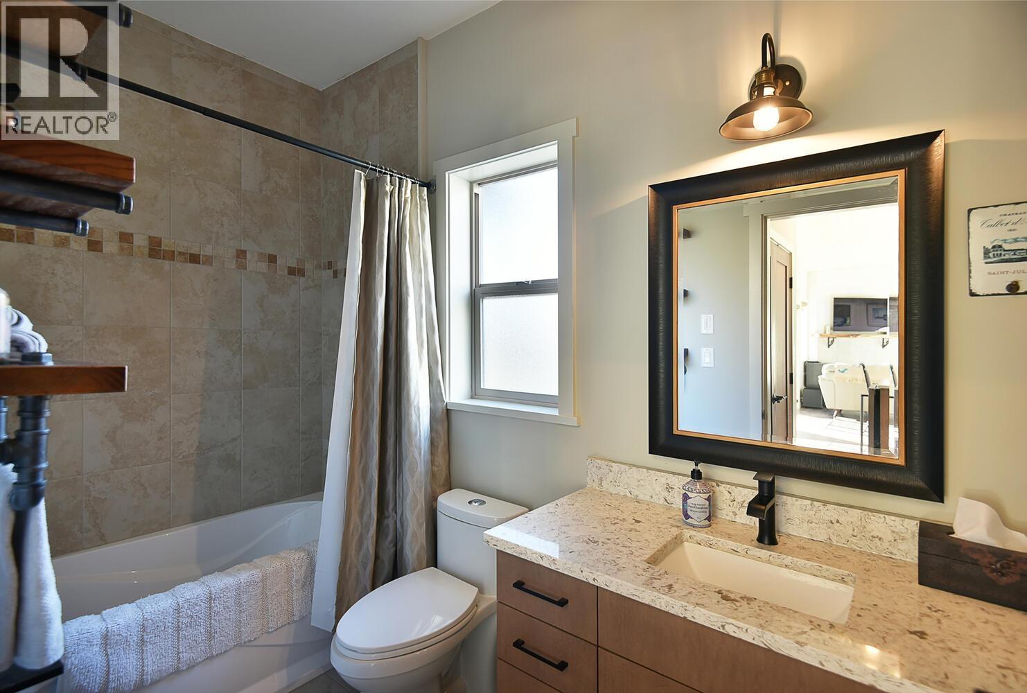 659 Gibsons Way, Gibsons, British Columbia  V0N 1V9 - Photo 19 - R3082223