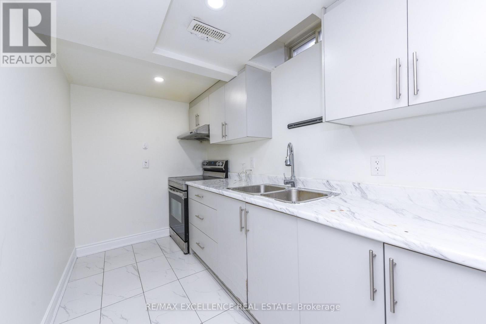 Basement - 19 Conklin Drive, Brampton, Ontario  L7A 3P5 - Photo 5 - W12889796