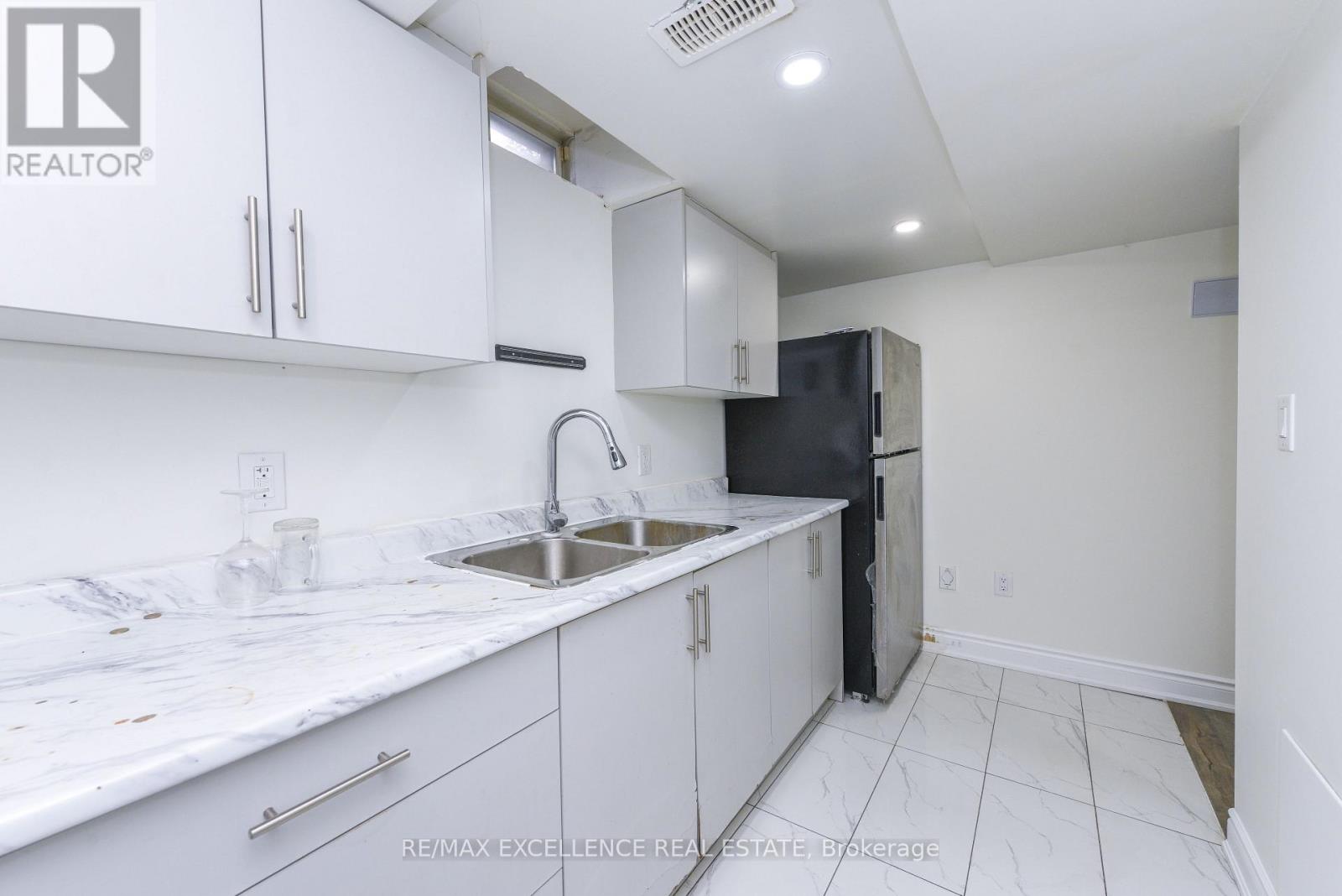 Basement - 19 Conklin Drive, Brampton, Ontario  L7A 3P5 - Photo 6 - W12889796