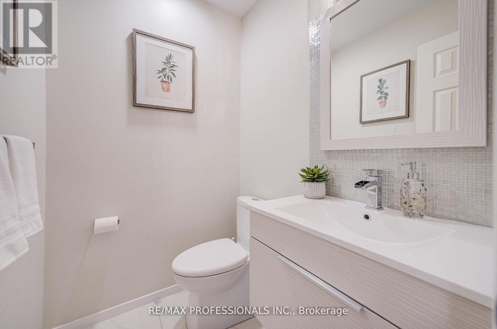 4662 Dundas Street W, Toronto, Ontario  M9A 1A6 - Photo 18 - W12889128