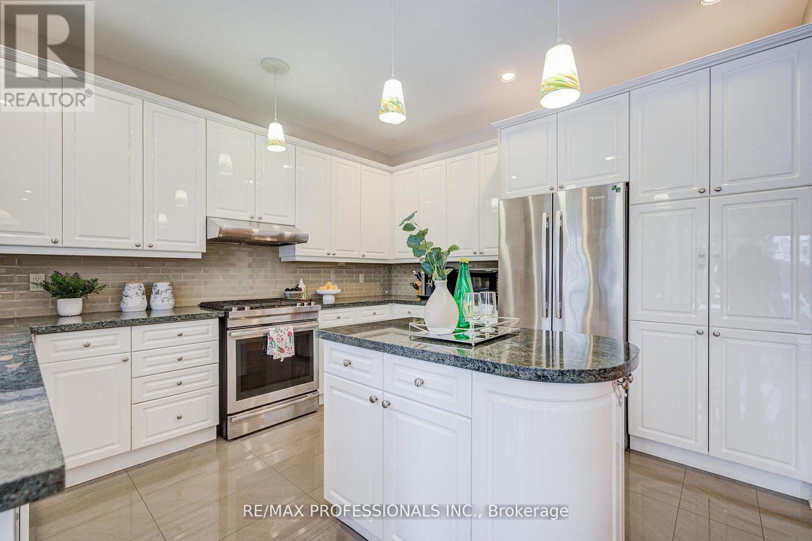 4662 Dundas Street W, Toronto, Ontario  M9A 1A6 - Photo 11 - W12889128