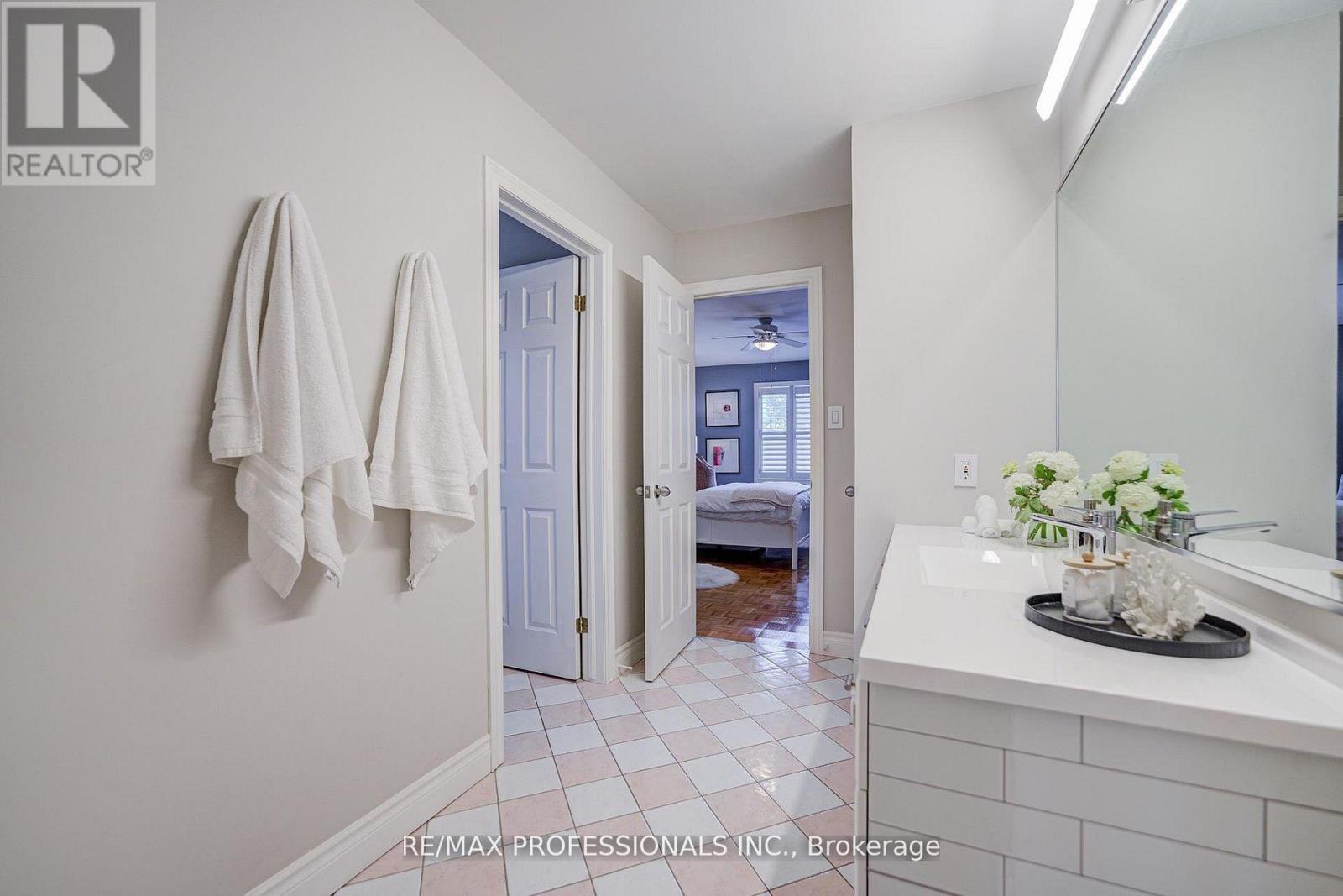 4662 Dundas Street W, Toronto, Ontario  M9A 1A6 - Photo 27 - W12889128