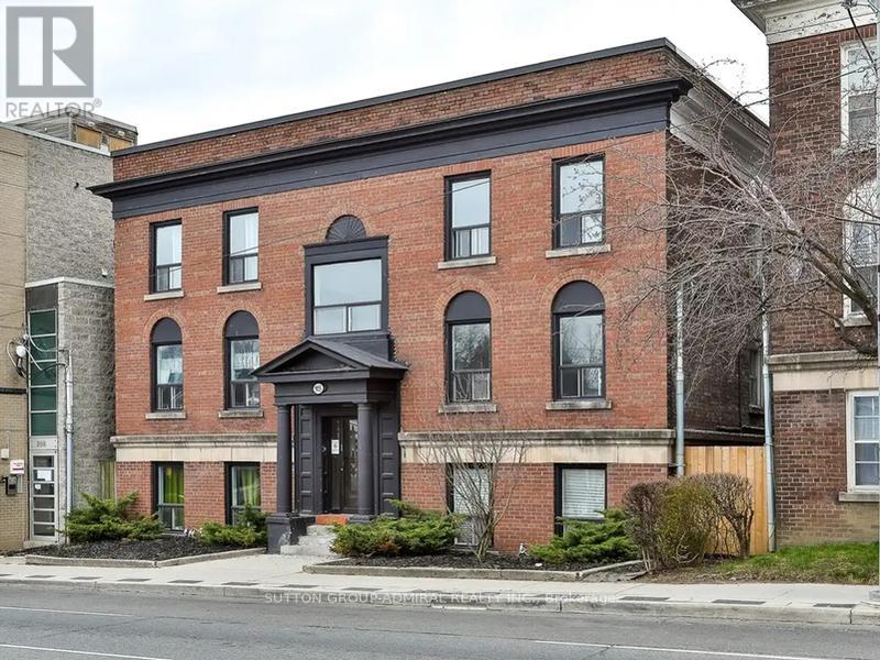 915 ST CLAIR AVENUE W, toronto (wychwood), Ontario