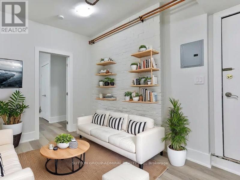 915 St Clair Avenue W, Toronto, Ontario  M6C 1C7 - Photo 3 - C12889836