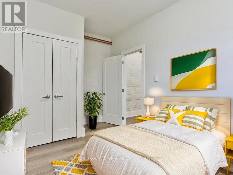 915 St Clair Avenue W, Toronto, Ontario  M6C 1C7 - Photo 5 - C12889836