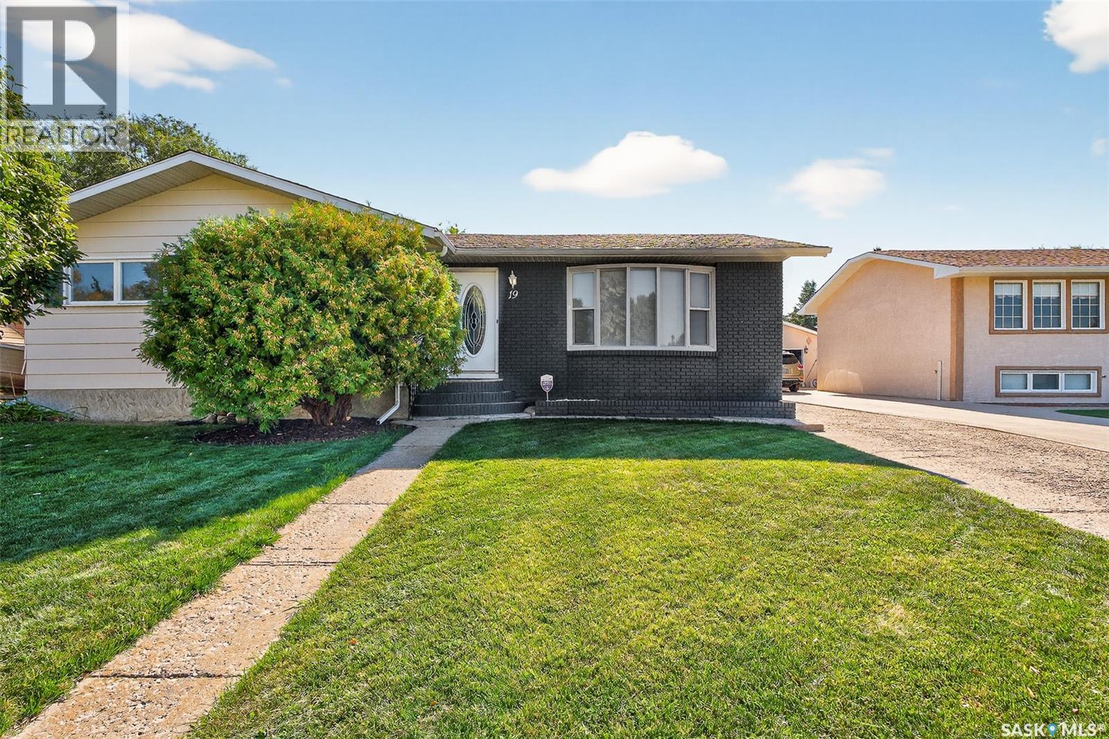 19 Buttercup CRESCENT NW, Moose Jaw, Saskatchewan
