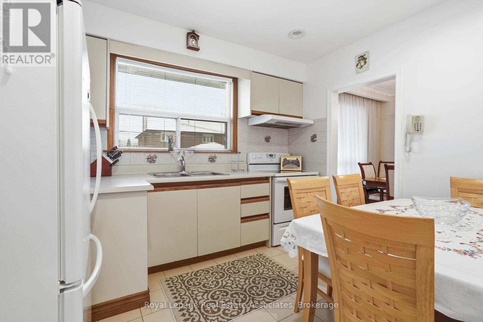 2874 Weston Road S, Toronto, Ontario  M9M 2S3 - Photo 10 - W12889816