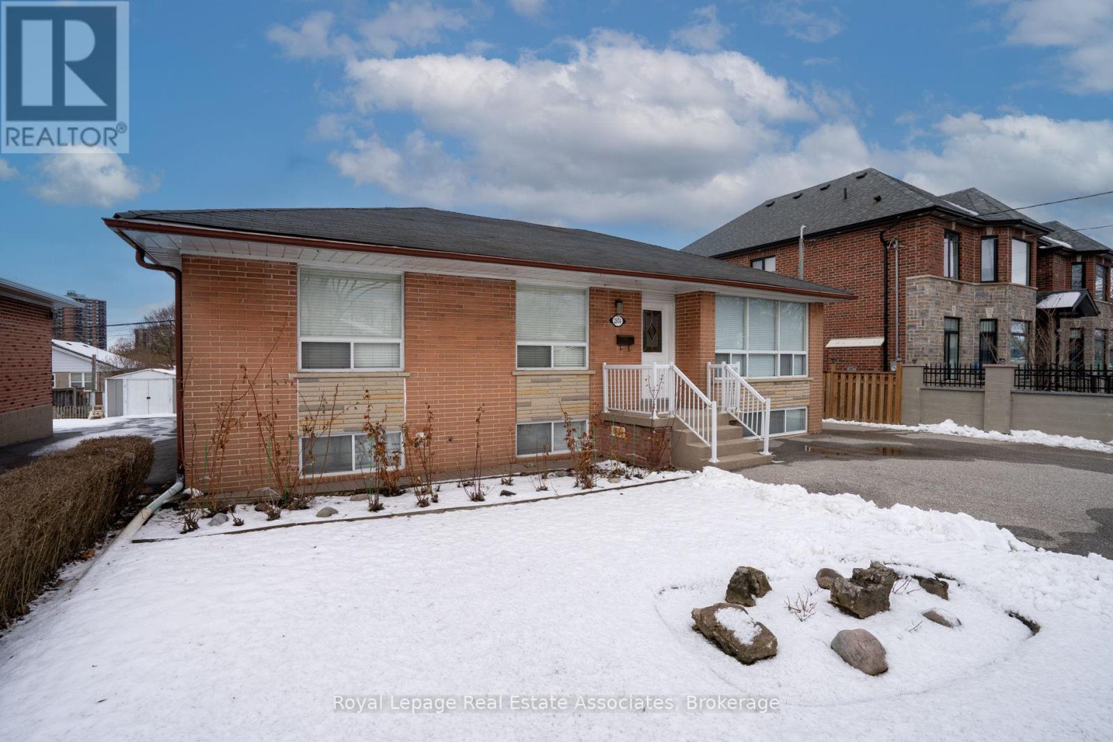2874 Weston Road S, Toronto, Ontario  M9M 2S3 - Photo 2 - W12889816