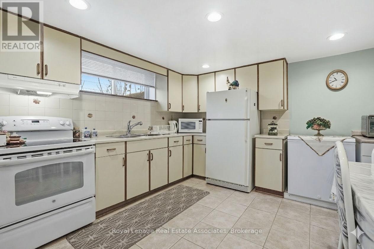 2874 Weston Road S, Toronto, Ontario  M9M 2S3 - Photo 20 - W12889816