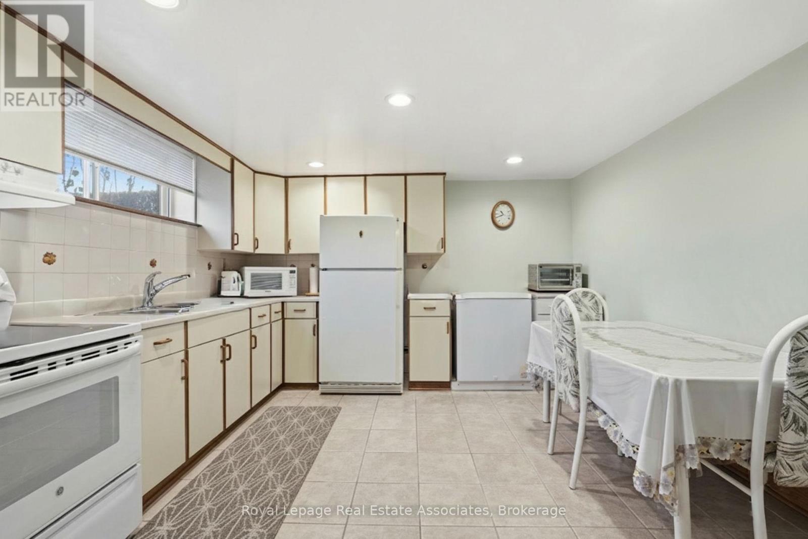 2874 Weston Road S, Toronto, Ontario  M9M 2S3 - Photo 25 - W12889816