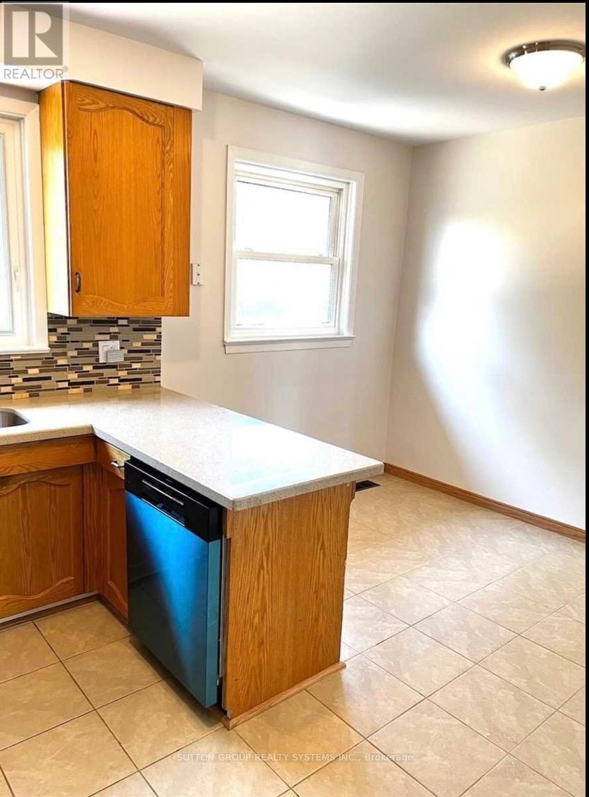 462 Tennyson Drive, Oakville, Ontario  L6L 3Z1 - Photo 10 - W12887608