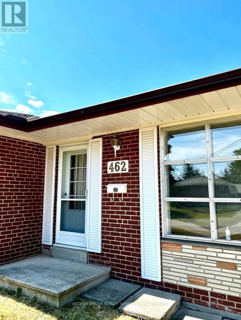 462 Tennyson Drive, Oakville, Ontario  L6L 3Z1 - Photo 2 - W12887608