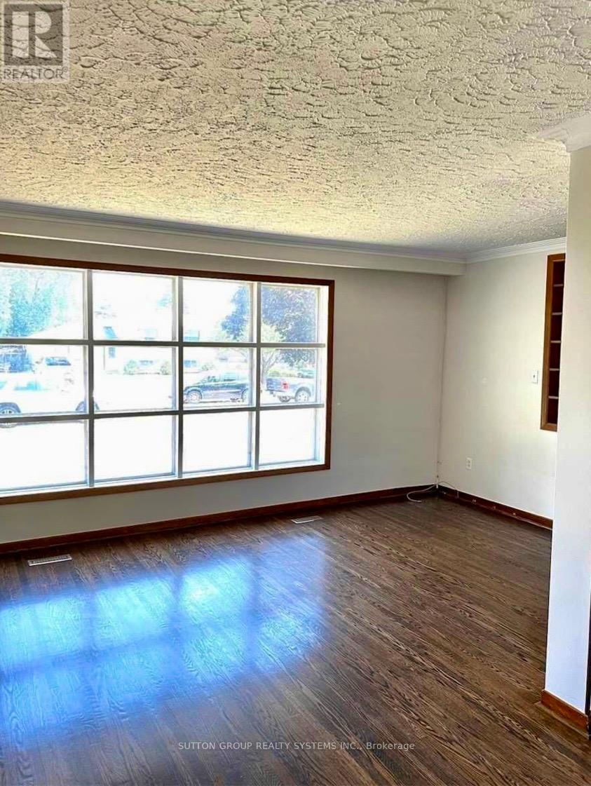 462 Tennyson Drive, Oakville, Ontario  L6L 3Z1 - Photo 4 - W12887608