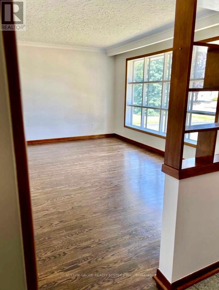 462 Tennyson Drive, Oakville, Ontario  L6L 3Z1 - Photo 3 - W12887608