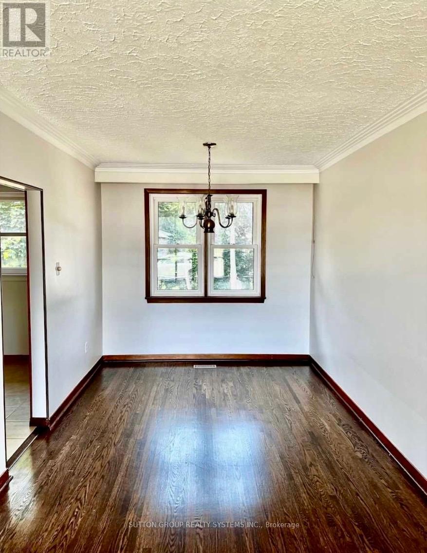 462 Tennyson Drive, Oakville, Ontario  L6L 3Z1 - Photo 6 - W12887608