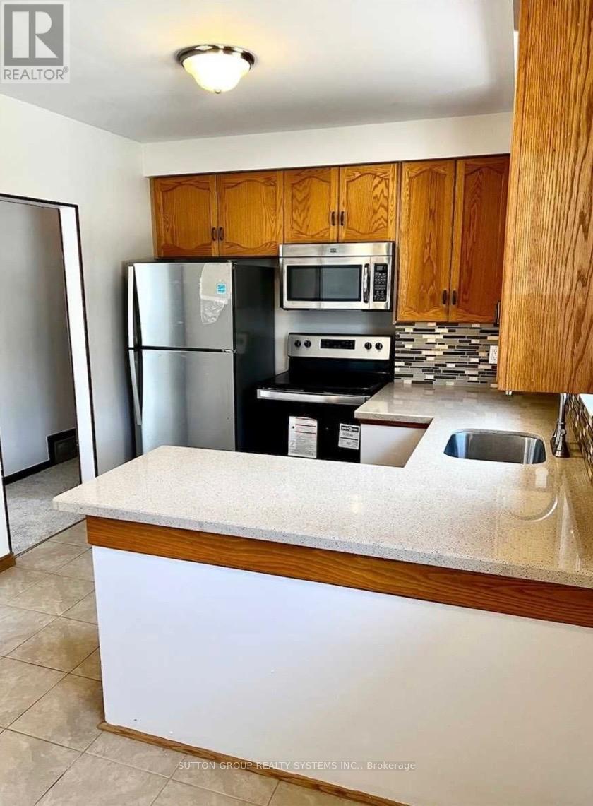 462 Tennyson Drive, Oakville, Ontario  L6L 3Z1 - Photo 9 - W12887608