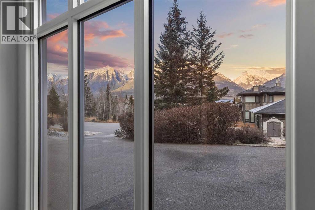 4 Prospect Close, Canmore, Alberta  T1W 2S3 - Photo 6 - A2272225