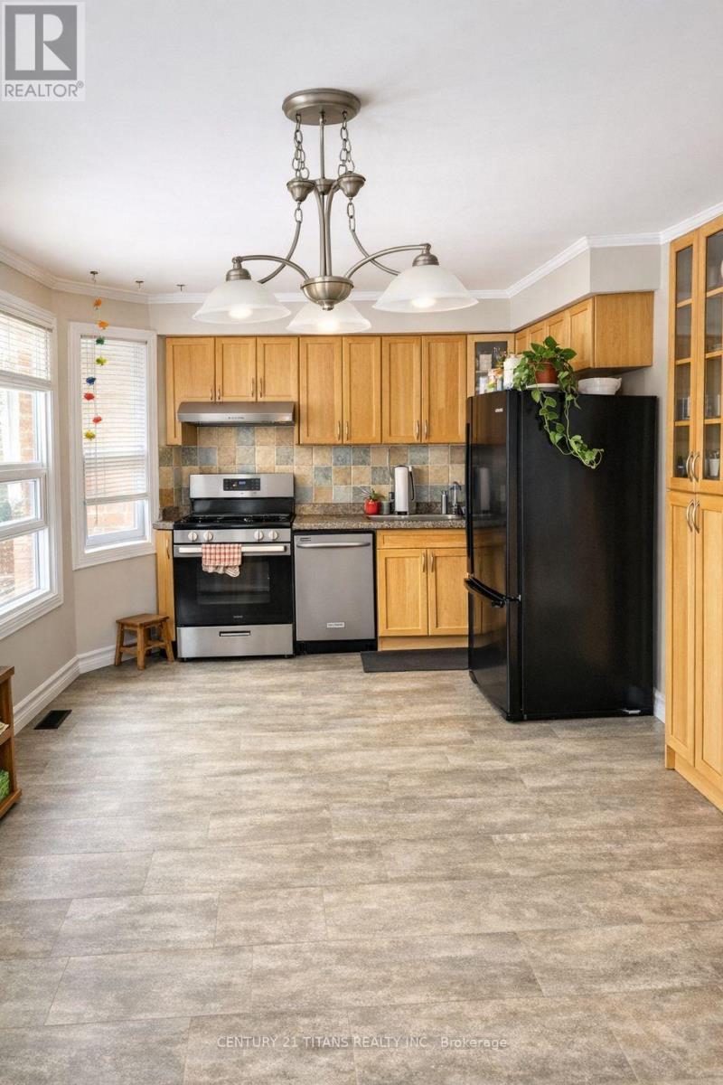 112 Fernbank Place, Whitby, Ontario L1R 1T2 - Photo 6 - E12883820