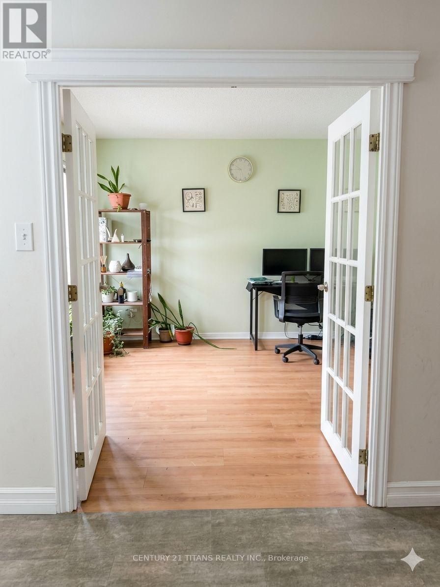 112 Fernbank Place, Whitby, Ontario L1R 1T2 - Photo 4 - E12883820