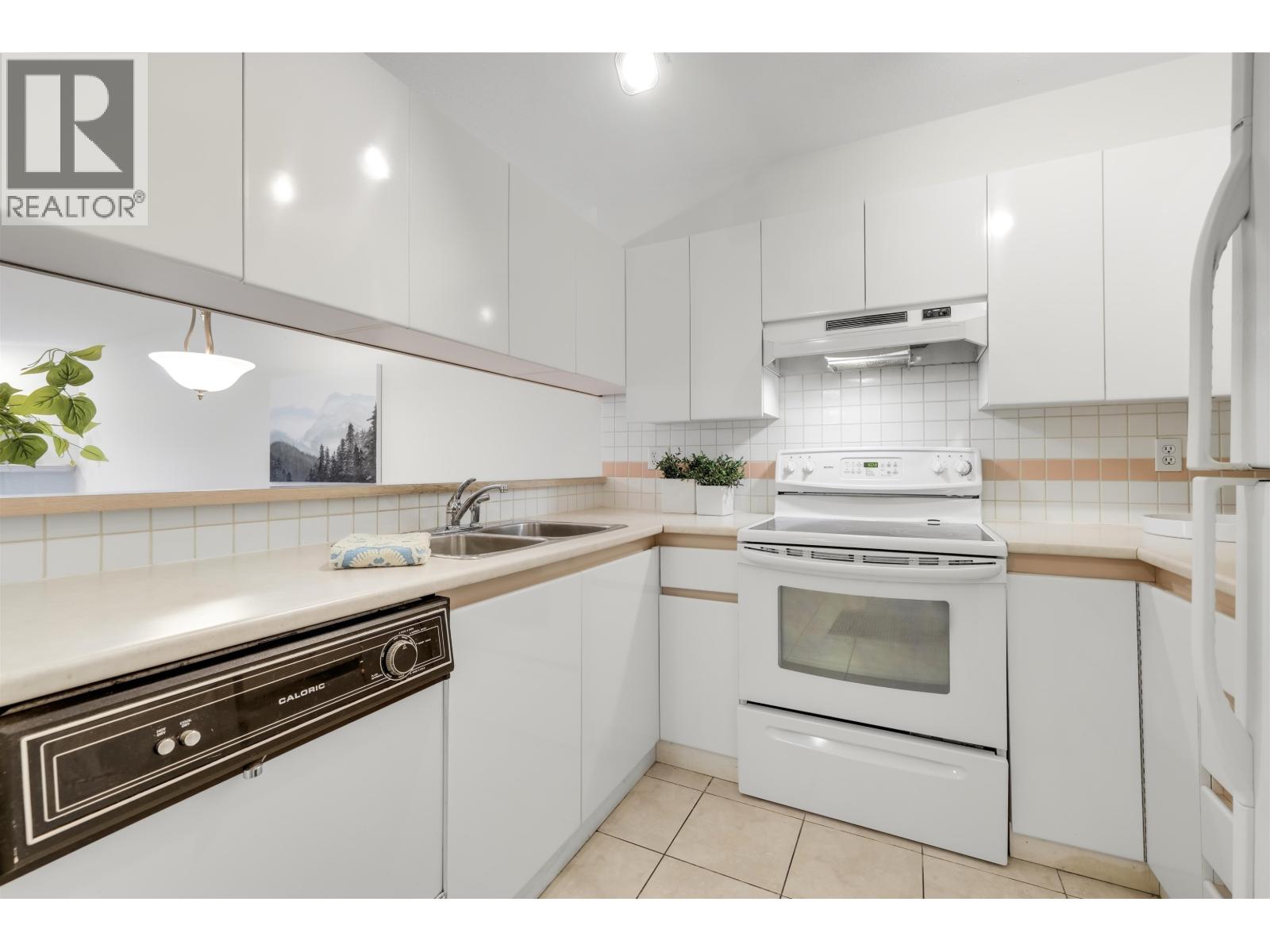 209 7465 Sandborne Avenue, Burnaby, British Columbia  V3N 4W7 - Photo 12 - R3100329