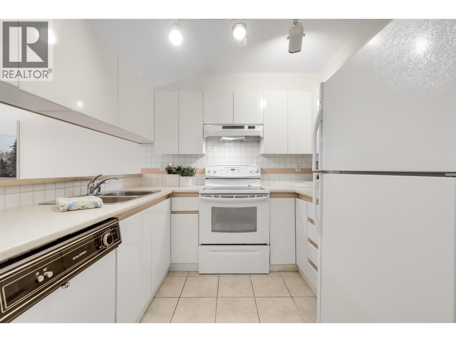 209 7465 Sandborne Avenue, Burnaby, British Columbia  V3N 4W7 - Photo 11 - R3100329