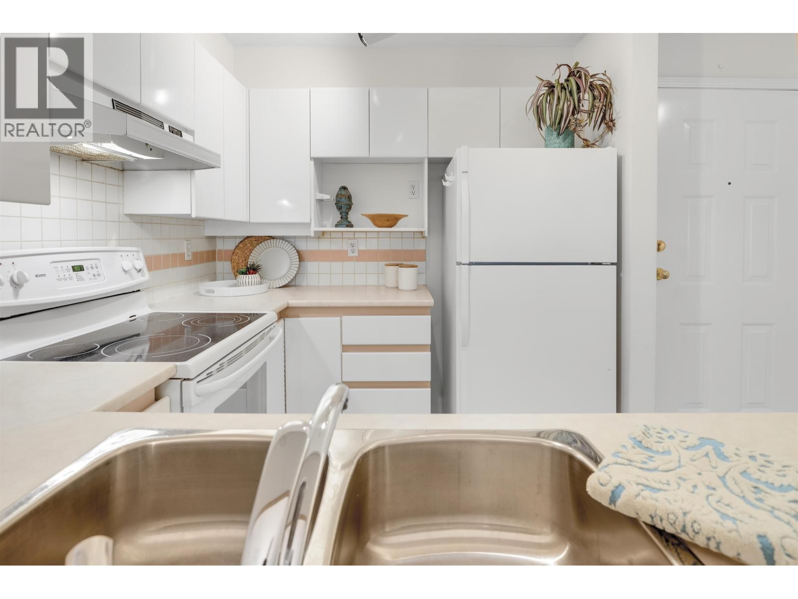 209 7465 Sandborne Avenue, Burnaby, British Columbia  V3N 4W7 - Photo 10 - R3100329