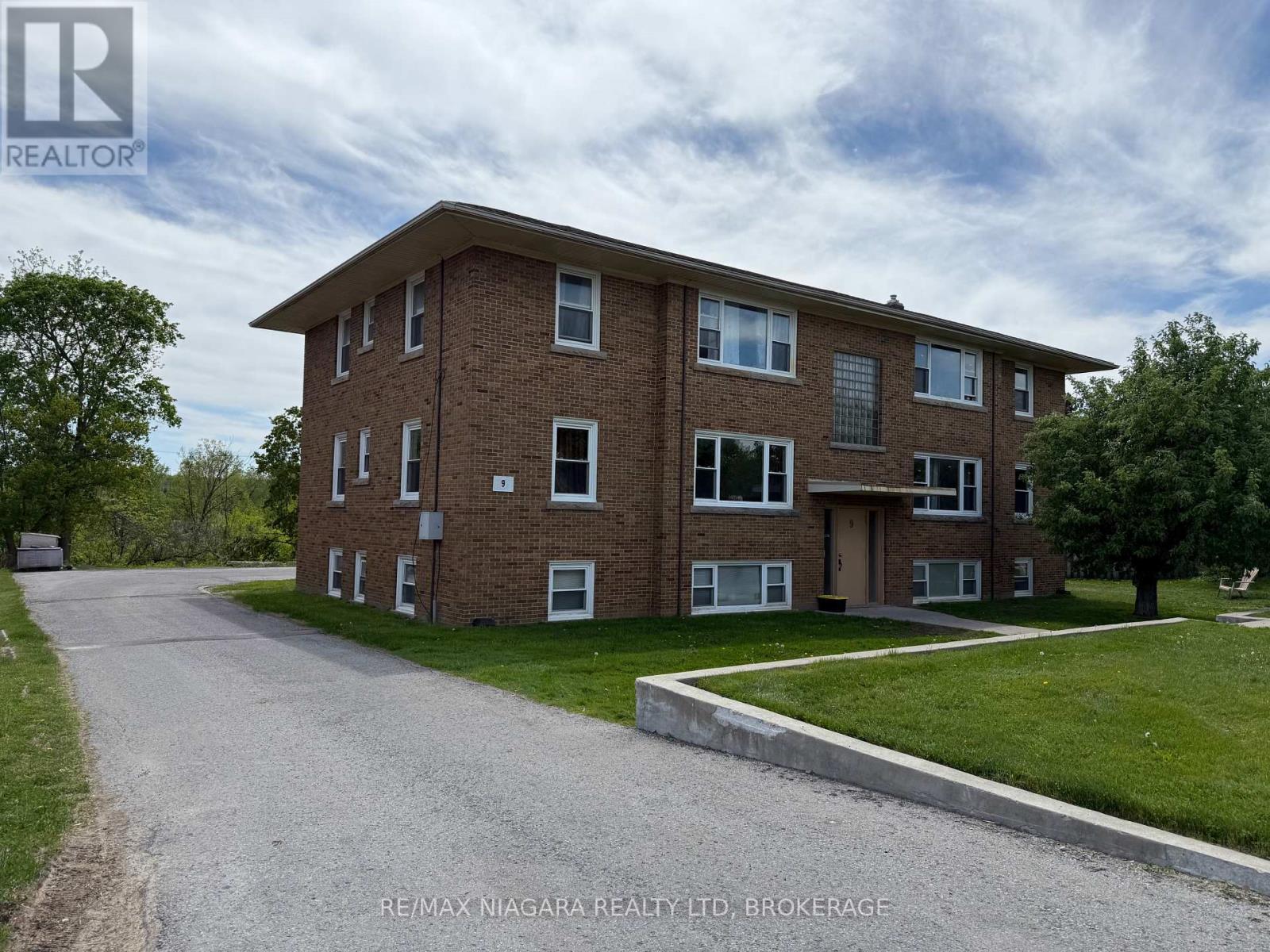 1 - 9 Riverview Boulevard, St. Catharines, Ontario  L2T 3L5 - Photo 2 - X12889880