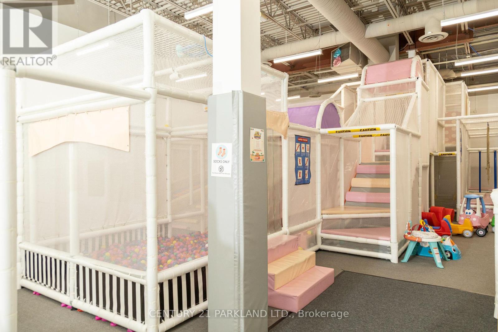 43 First Commerce Drive, Aurora, Ontario  L4G 0G2 - Photo 2 - N12889886