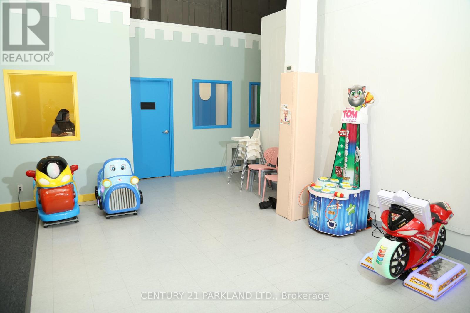 43 First Commerce Drive, Aurora, Ontario  L4G 0G2 - Photo 4 - N12889886