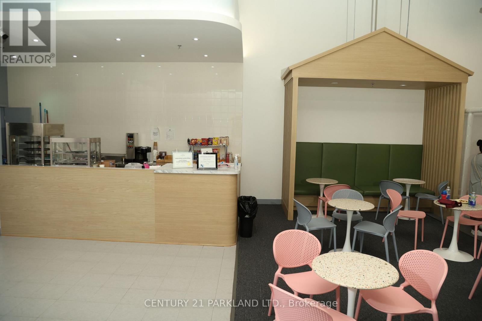 43 First Commerce Drive, Aurora, Ontario  L4G 0G2 - Photo 5 - N12889886