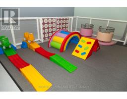 43 FIRST COMMERCE DRIVE, Aurora, Ontario