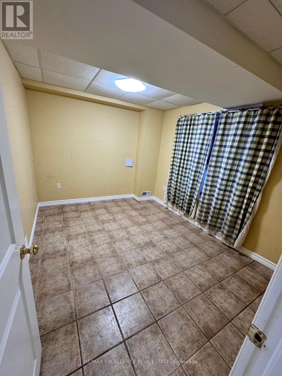 35 Mckenzie Crescent, Barrie, Ontario  L4N 0A9 - Photo 10 - S12889890