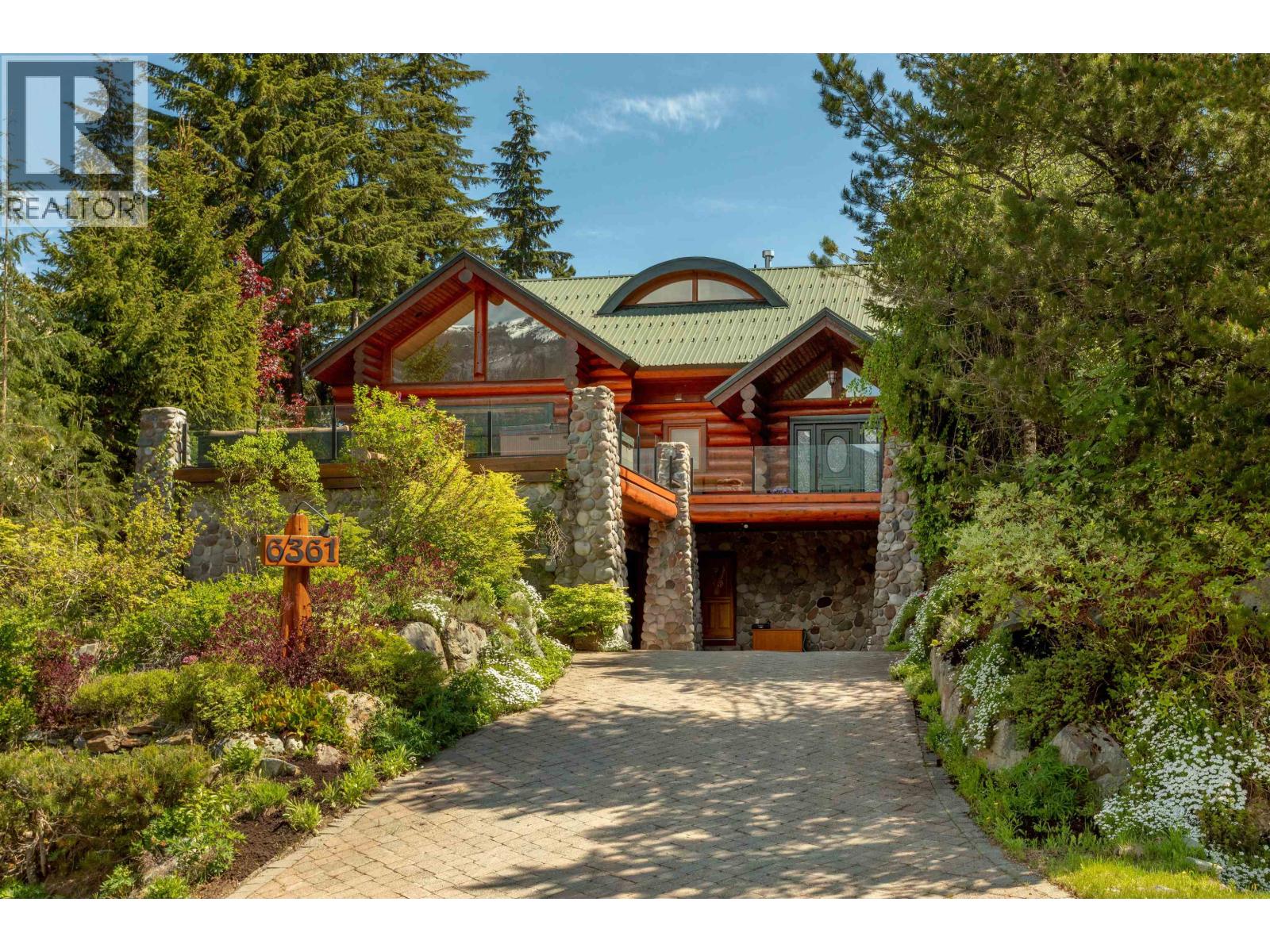 6361 Fairway Drive, Whistler, British Columbia  V8E 0C9 - Photo 2 - R3069788