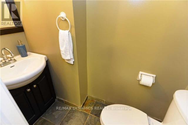 7 Slater Circle, Brampton, Ontario  L6X 2S7 - Photo 10 - W12728370