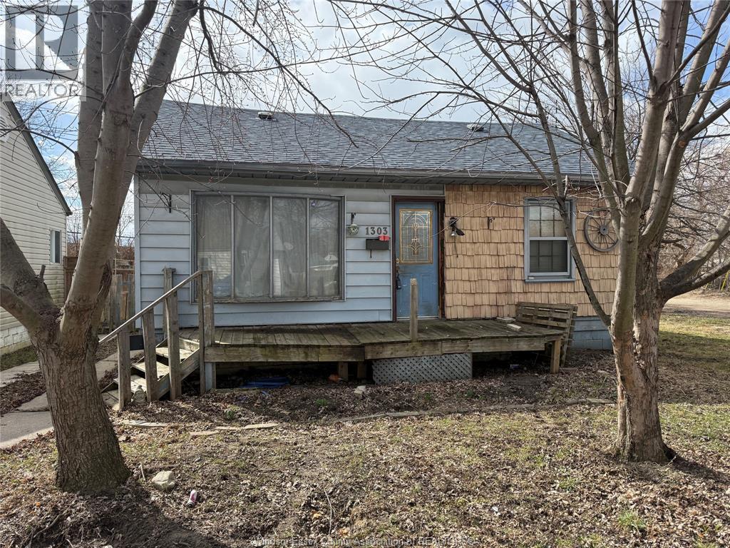 1303 Central, Windsor, Ontario