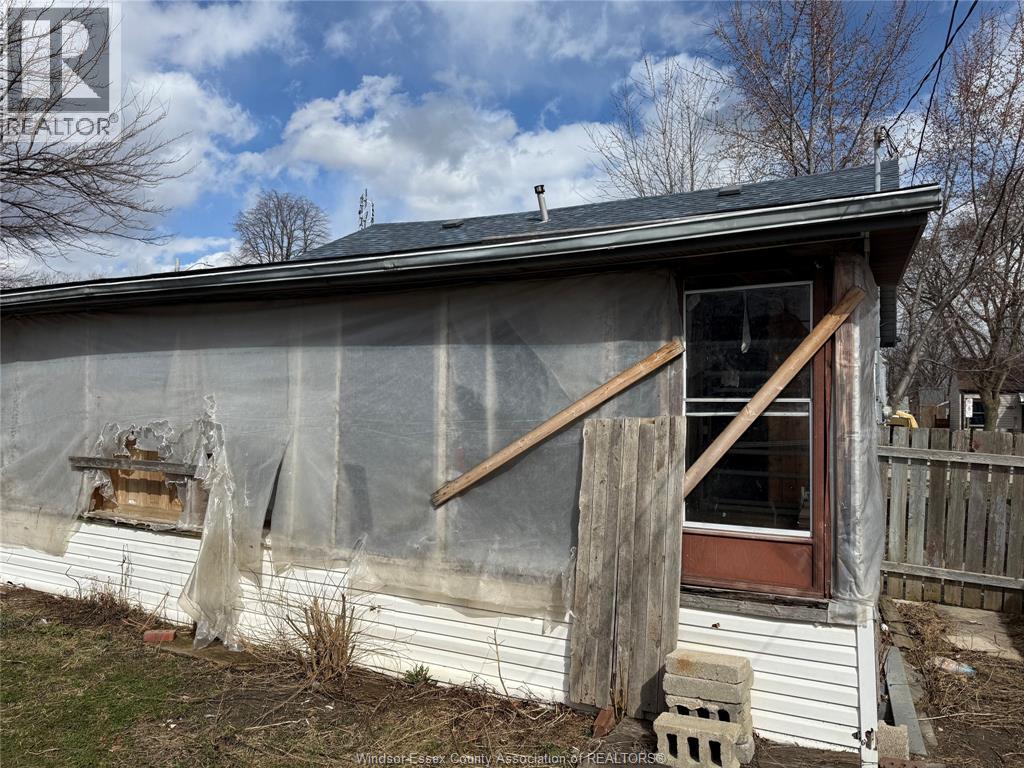 1303 Central, Windsor, Ontario  N8Y 3V3 - Photo 10 - 26005014