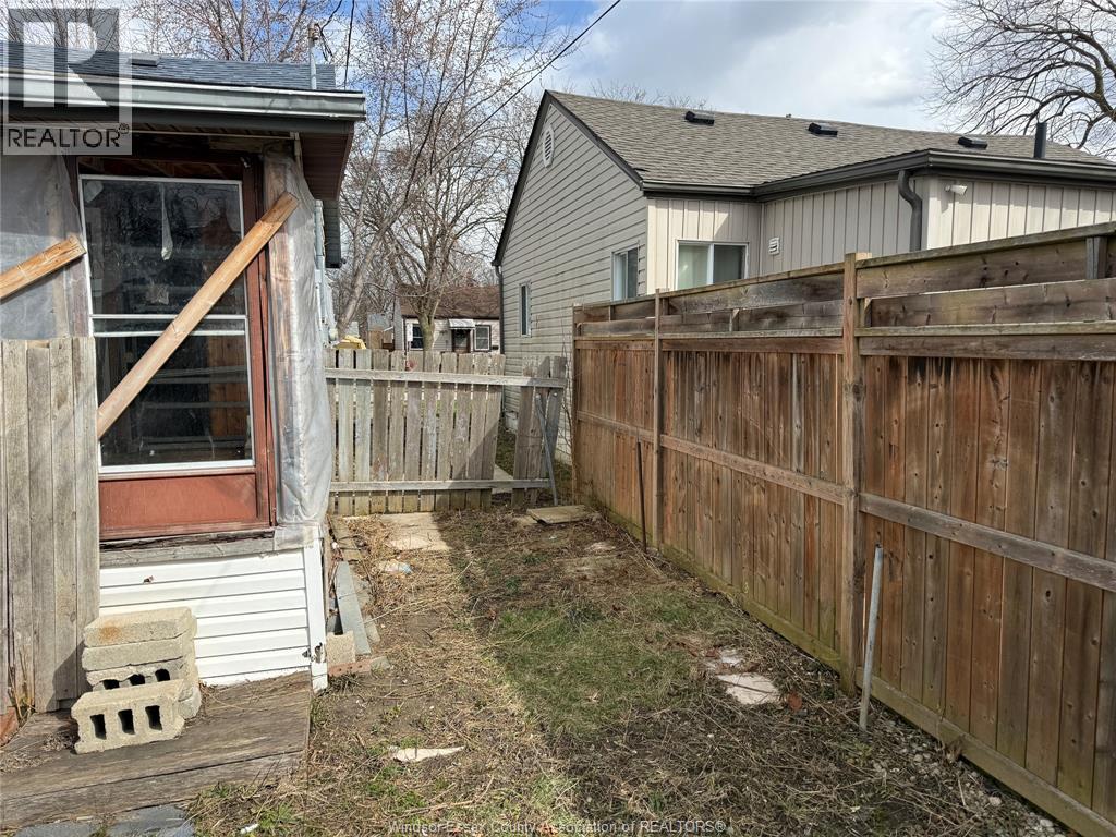 1303 Central, Windsor, Ontario  N8Y 3V3 - Photo 9 - 26005014