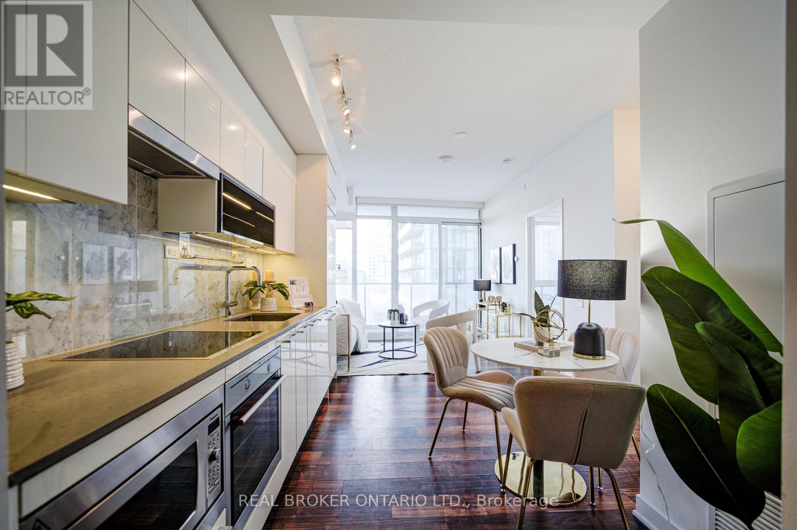 512 - 90 Queens Wharf Road, Toronto, Ontario  M5V 0E6 - Photo 10 - C12889910