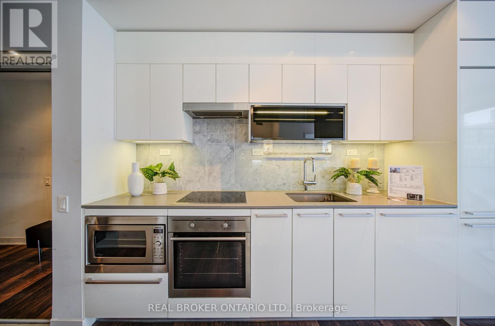 512 - 90 Queens Wharf Road, Toronto, Ontario  M5V 0E6 - Photo 11 - C12889910