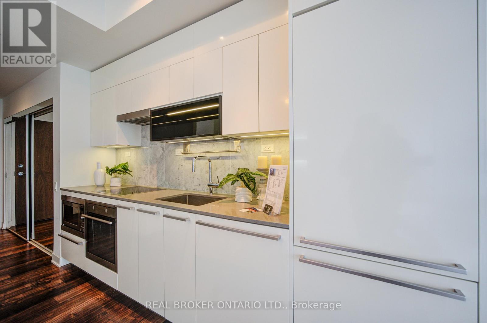 512 - 90 Queens Wharf Road, Toronto, Ontario  M5V 0E6 - Photo 14 - C12889910