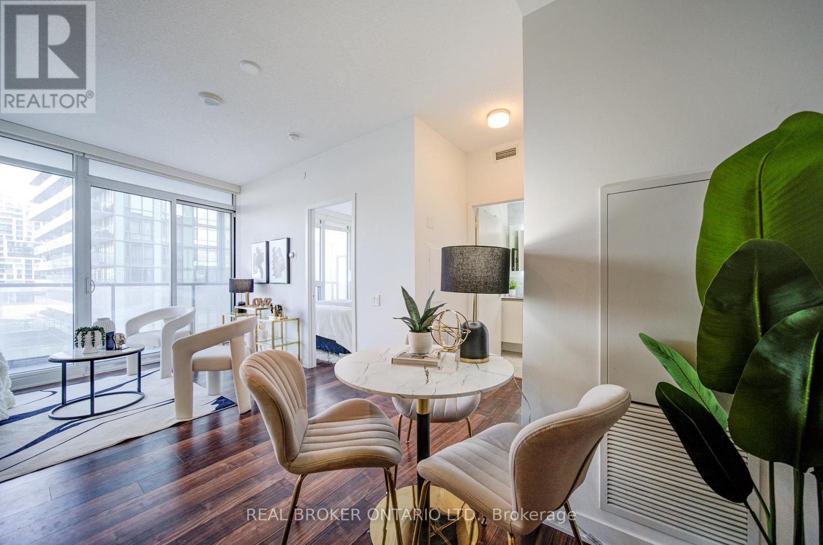 512 - 90 Queens Wharf Road, Toronto, Ontario  M5V 0E6 - Photo 15 - C12889910