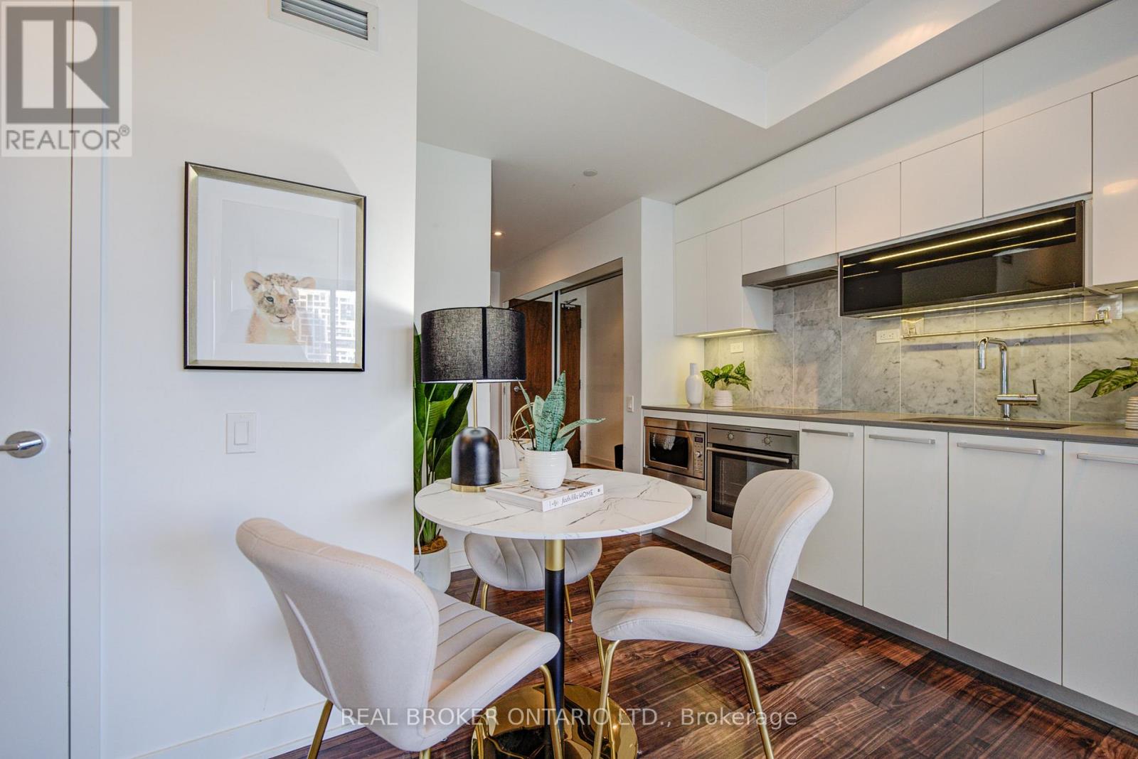 512 - 90 Queens Wharf Road, Toronto, Ontario  M5V 0E6 - Photo 16 - C12889910