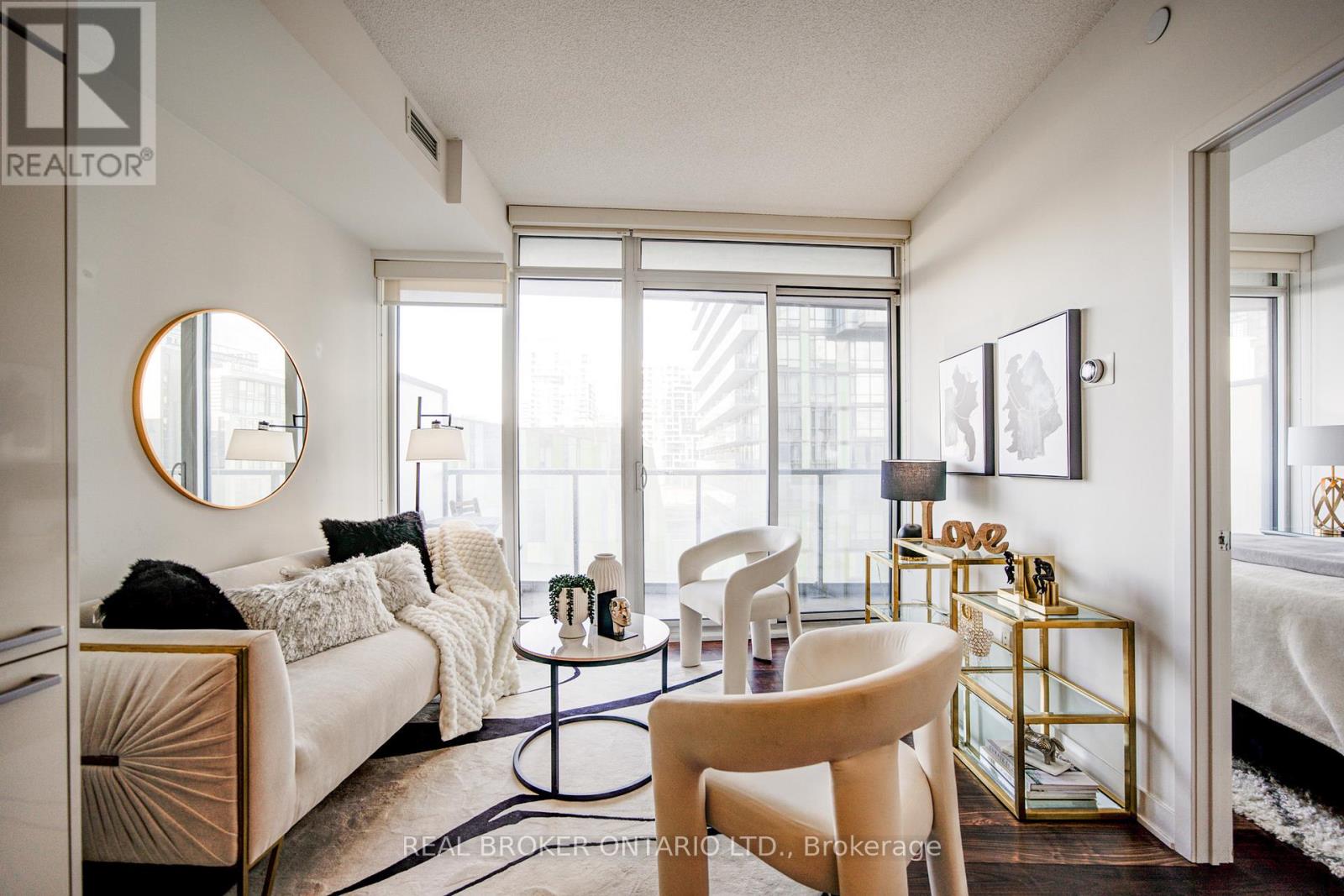 512 - 90 Queens Wharf Road, Toronto, Ontario  M5V 0E6 - Photo 18 - C12889910