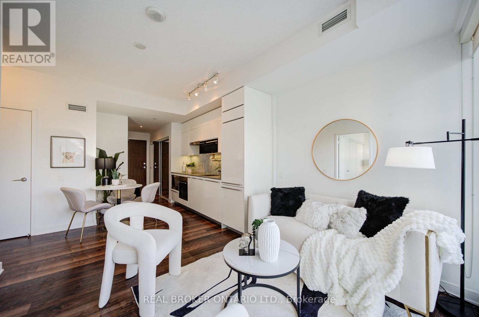 512 - 90 Queens Wharf Road, Toronto, Ontario  M5V 0E6 - Photo 19 - C12889910