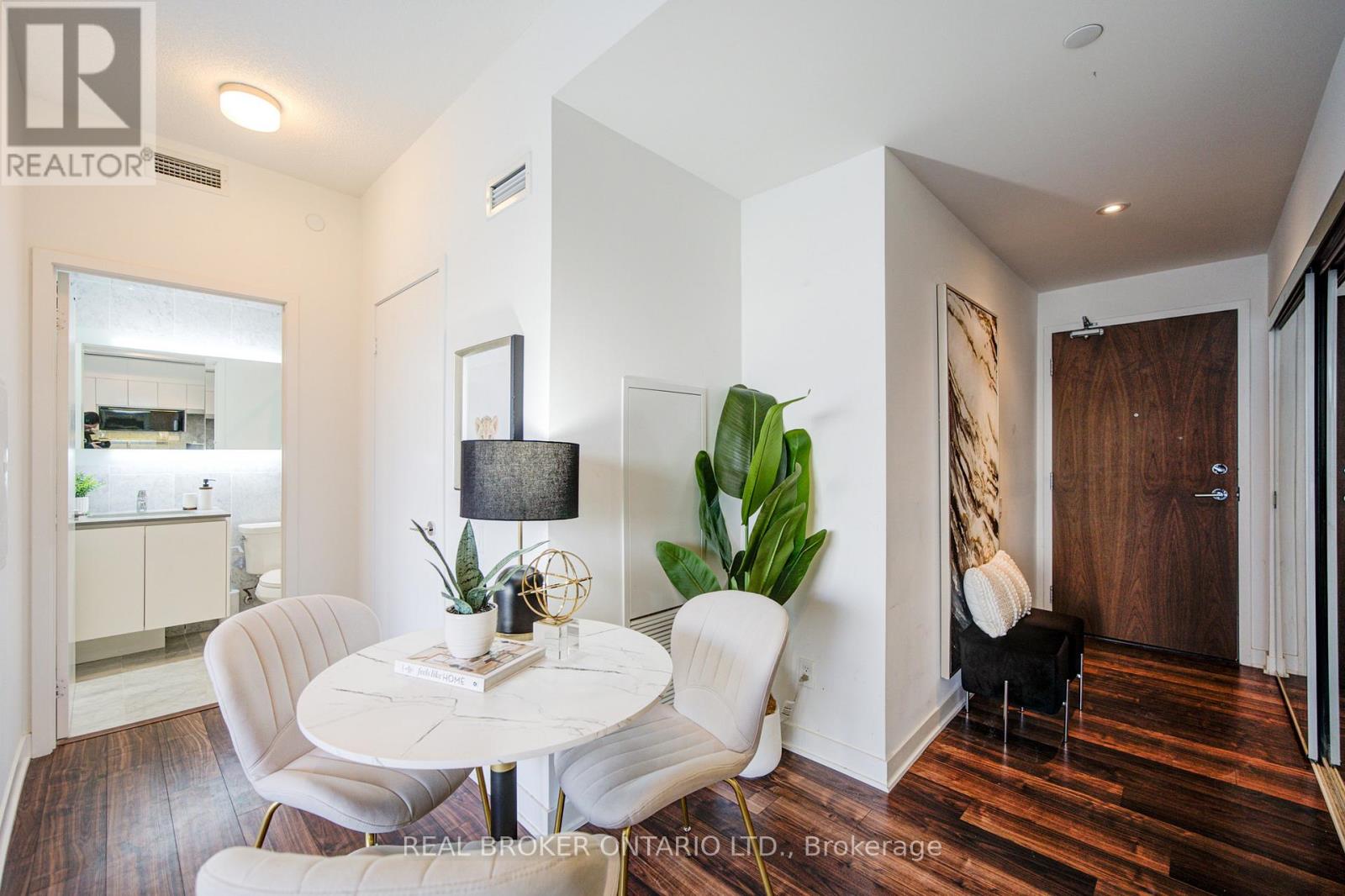 512 - 90 Queens Wharf Road, Toronto, Ontario  M5V 0E6 - Photo 21 - C12889910