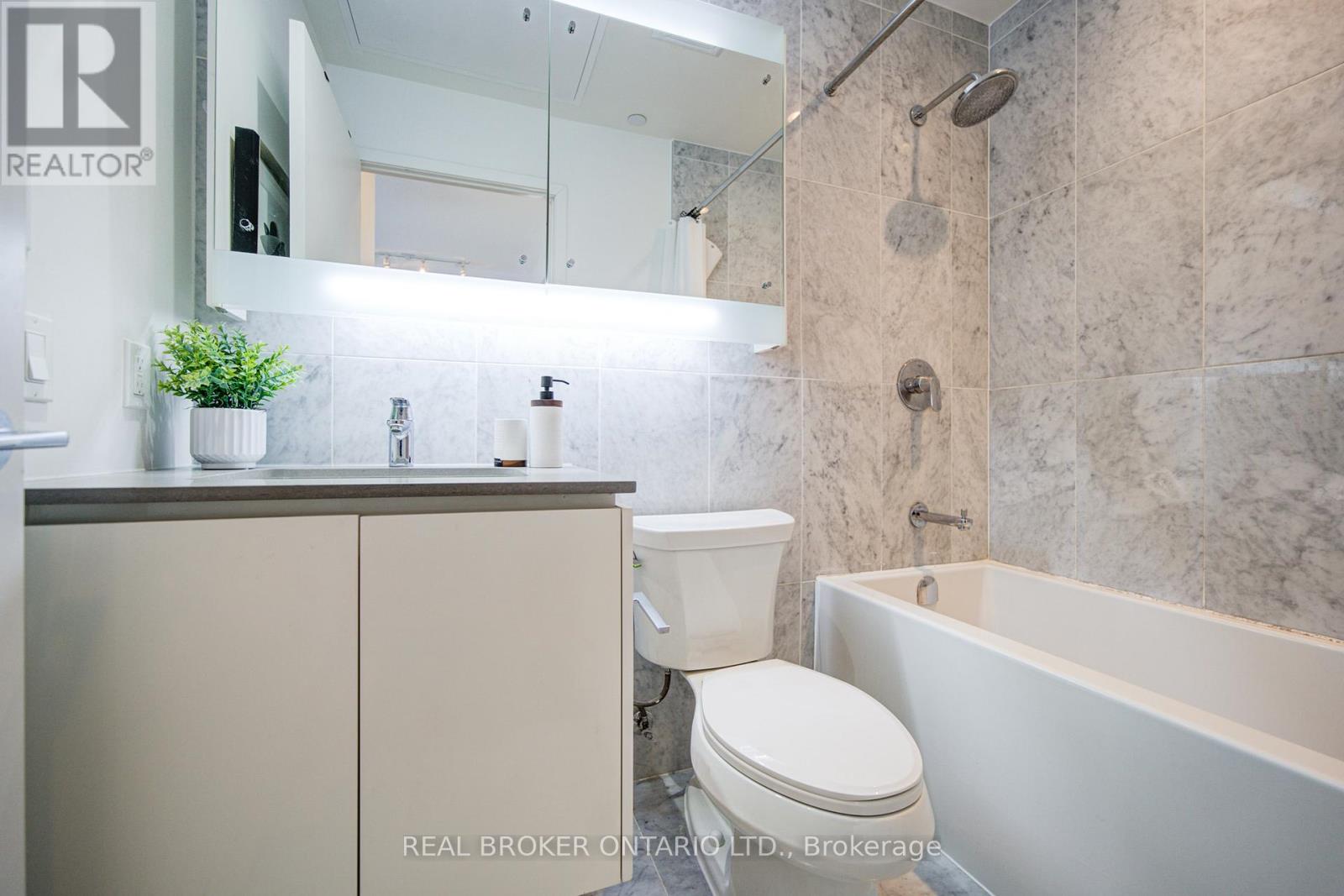 512 - 90 Queens Wharf Road, Toronto, Ontario  M5V 0E6 - Photo 24 - C12889910